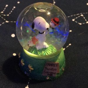 Snoopy Snowglobe